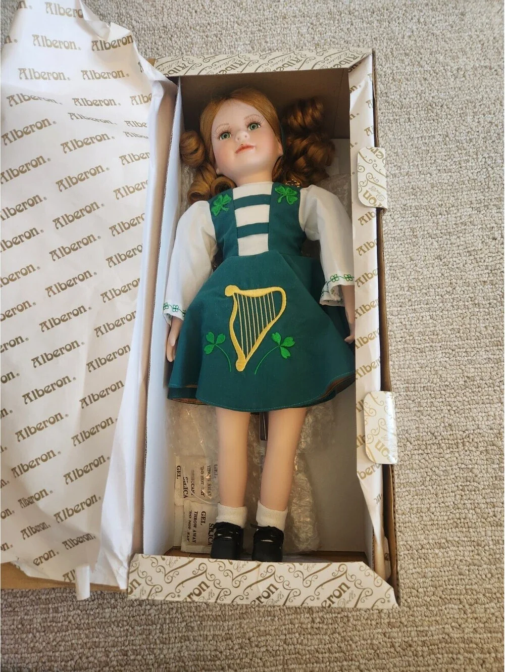 Alberon Collections Aoife Una Doll Irish Shamrock Collection Unique NIB W/Stand